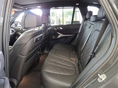 Used 2025 BMW X5 M60i image 8