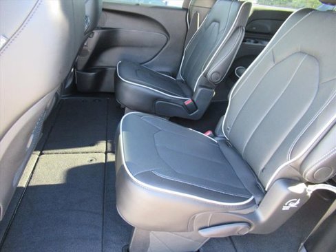 New 2026 Chrysler Pacifica Limited w/ S Appearance Package image 30