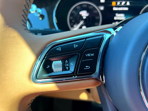 Used 2023 Bentley Bentayga image 47