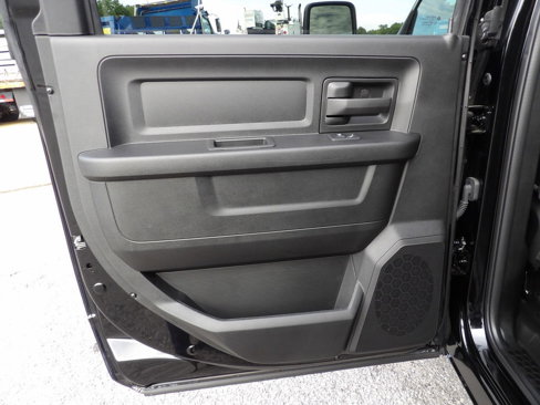 Used 2024 RAM 3500 Tradesman w/ Chrome Appearance Group image 28