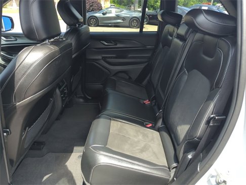 Used 2023 Jeep Grand Cherokee Altitude image 24