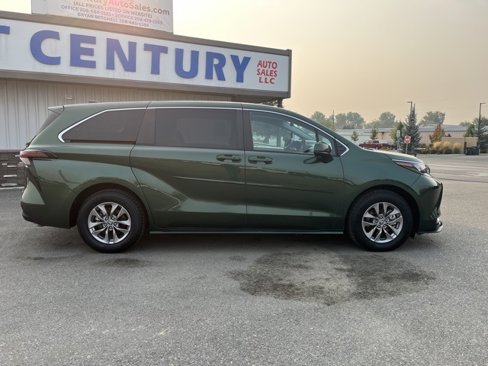 Used 2024 Toyota Sienna LE image 14