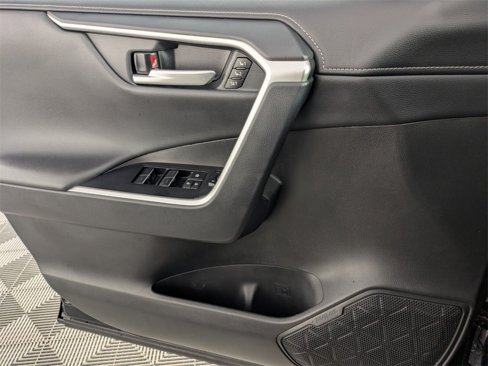 Used 2025 Toyota RAV4 Limited image 29