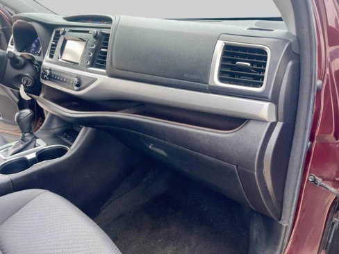 Used 2018 Toyota Highlander FWD V6 image 22