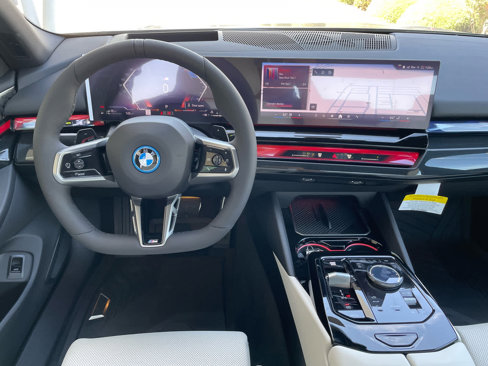 New 2026 BMW 550e xDrive w/ Premium Package image 14