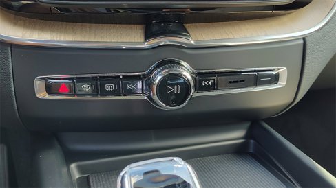 New 2026 Volvo XC60 B5 Plus w/ Climate Package image 23