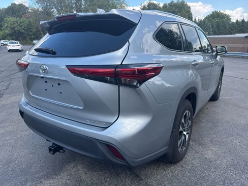 Used 2021 Toyota Highlander XLE image 3
