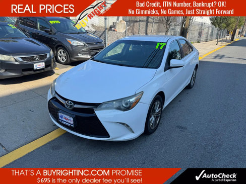 Used 2017 Toyota Camry SE image 1