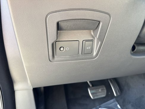 New 2026 Land Rover Range Rover Velar Dynamic SE image 18