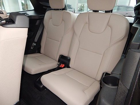 New 2026 Volvo XC90 B6 Plus w/ Protection Package Premier image 13