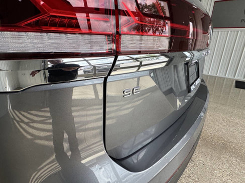 Used 2024 Volkswagen Atlas SE image 16