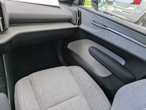 New 2025 Volvo EX30 Ultra w/ Protection Package Premier image 18