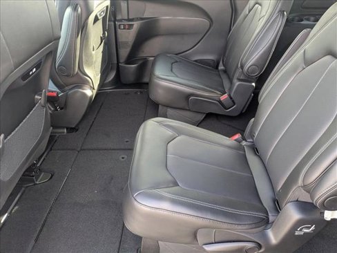 New 2025 Chrysler Pacifica Select image 15
