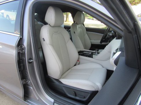Used 2025 Genesis G70 2.5T image 21