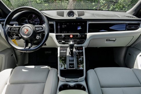 Used 2024 Porsche Macan w/ Premium Plus Package image 22