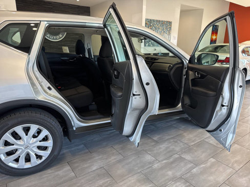 Used 2018 Nissan Rogue S image 18