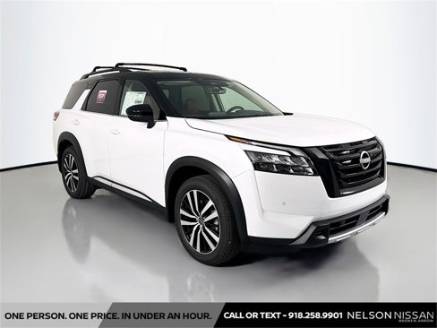 New 2025 Nissan Pathfinder Platinum image 3