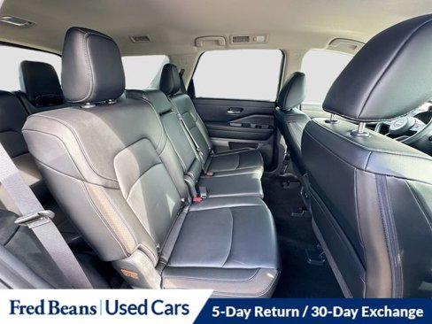 Used 2024 Nissan Pathfinder SL w/ Black Appearance Package image 29