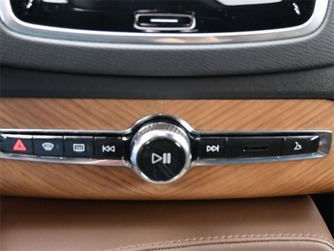 Used 2024 Volvo XC90 B6 Plus w/ Protection Package Premier image 12