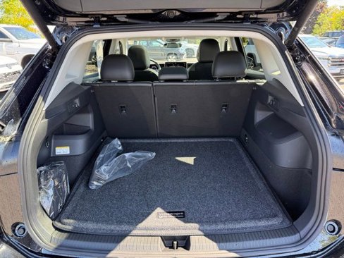 Certified 2025 Volkswagen Tiguan SE image 31