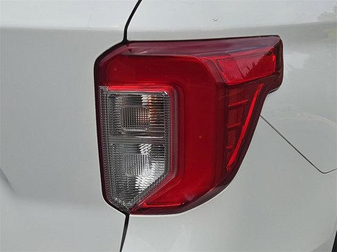 Used 2020 Ford Explorer XLT w/ Equipment Group 202A image 11