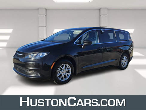 Used 2023 Chrysler Voyager LX image 1