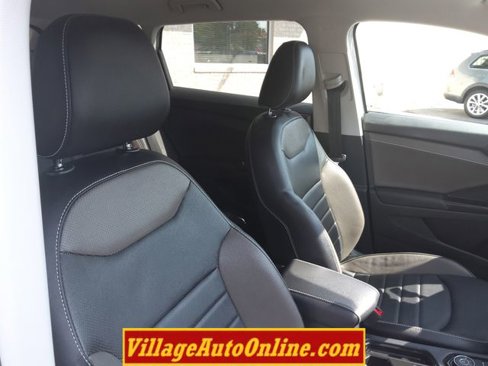 Used 2022 Volkswagen Taos SEL image 31