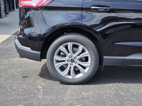 Used 2024 Ford Edge Titanium image 10