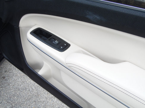 Used 2019 Chrysler 300 Limited image 18