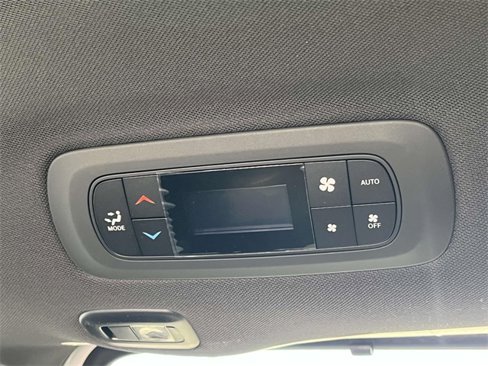 New 2025 Chrysler Pacifica Select image 17