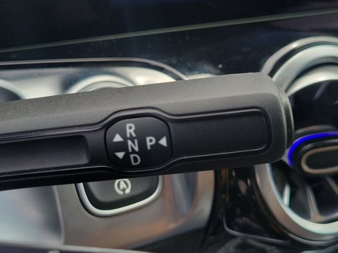 Certified 2025 Mercedes-Benz GLB 250 image 31