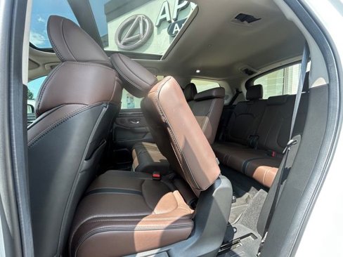 Used 2025 Honda Pilot Elite image 18
