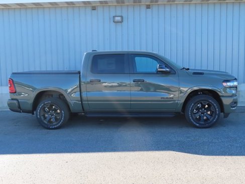 New 2026 RAM 1500 4x4 Crew Cab image 2