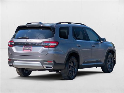 New 2025 Honda Pilot Touring image 2