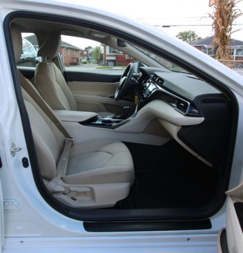 Used 2020 Toyota Camry LE image 10