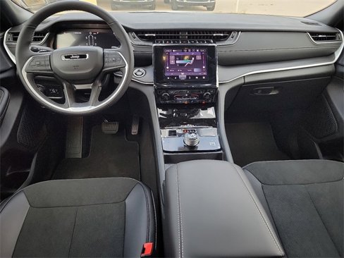 New 2025 Jeep Grand Cherokee L Laredo image 9
