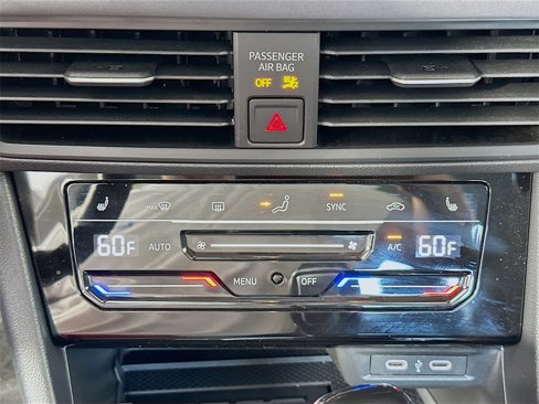 Used 2025 Volkswagen Jetta SE image 15