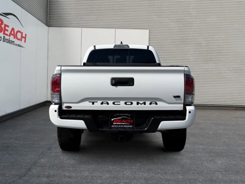 Used 2021 Toyota Tacoma TRD Sport image 14