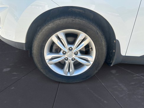 Used 2011 Hyundai Tucson GLS image 14