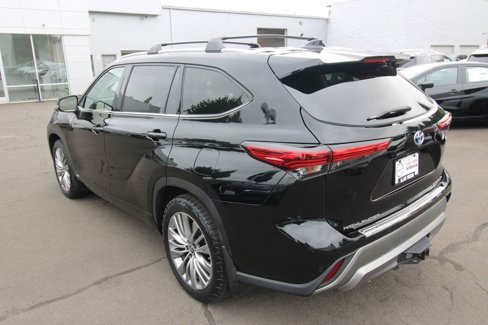 Used 2022 Toyota Highlander Platinum image 3