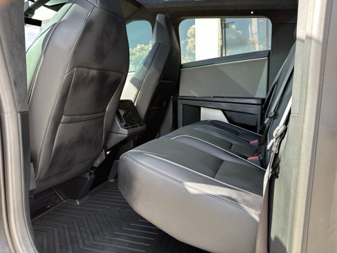 Used 2024 Tesla Cybertruck AWD Crew Cab image 31