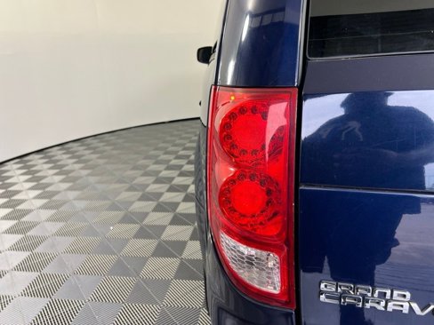 Used 2013 Dodge Grand Caravan SE image 26