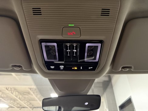 Used 2025 Volkswagen Atlas Peak Edition SE image 16