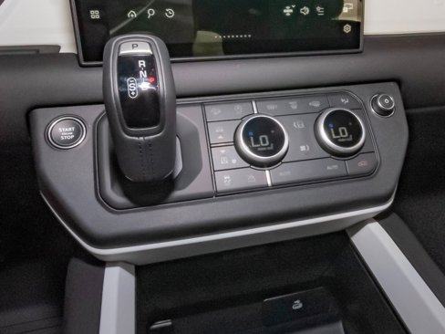 New 2025 Land Rover Defender 110 S image 27