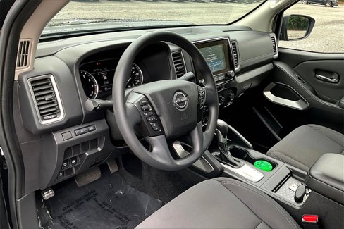 Used 2023 Nissan Frontier SV image 16