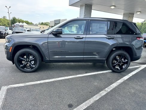 New 2025 Jeep Grand Cherokee Altitude image 8