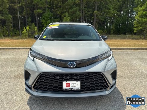 Used 2025 Toyota Sienna XSE image 3