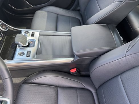 Used 2024 Jaguar XF R-Dynamic SE image 15