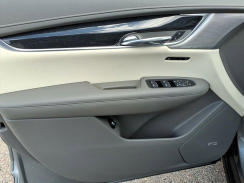 Used 2023 Cadillac XT6 Premium Luxury w/ Technology Package image 12