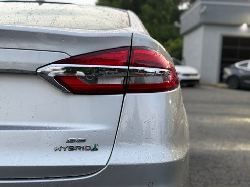 Used 2019 Ford Fusion SE image 10